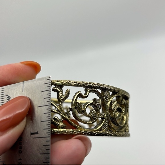 Elegant Chic Gold Tone Filigree with Leaves Hinged Bangle Bracelet - Picture 8 of 10